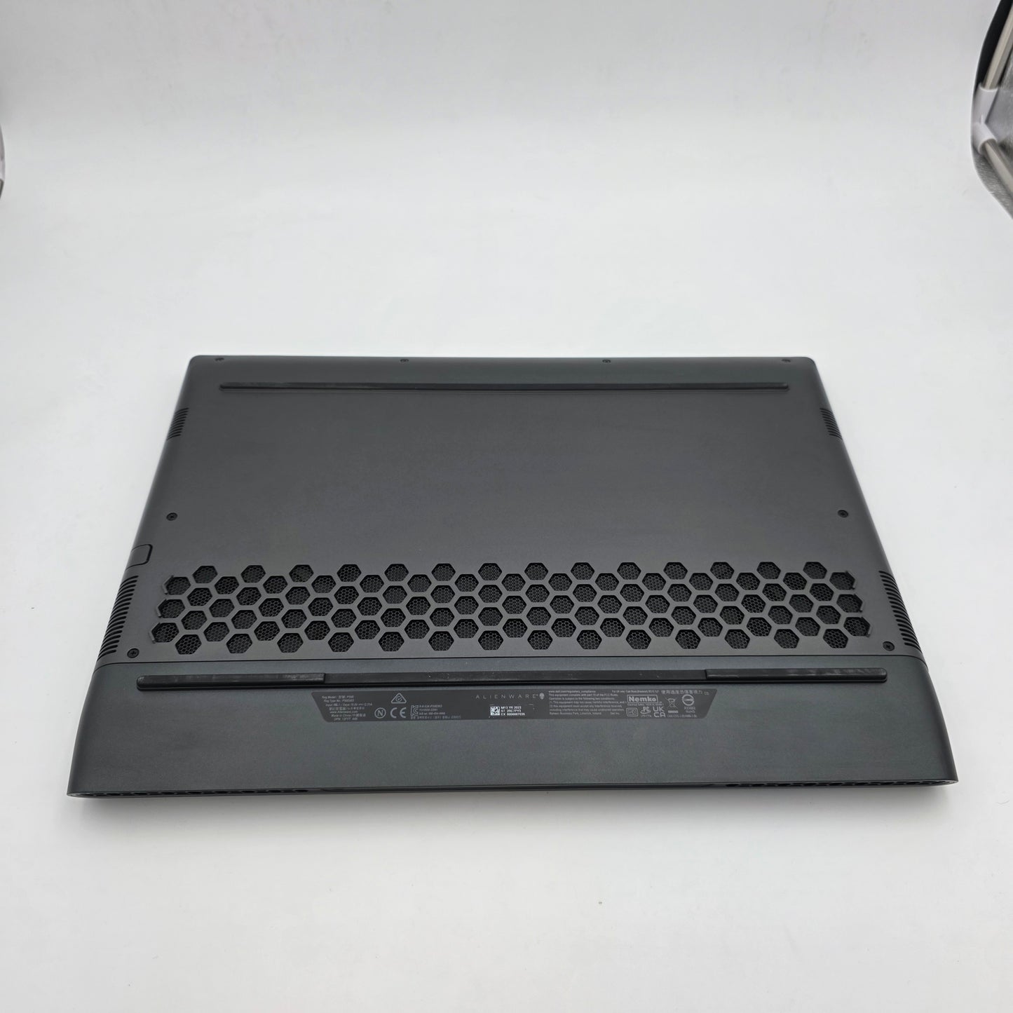 Alienware M17 R5 17.3" Ryzen 9 6900HX 64GB RAM 2TB SSD AMD Radeon RX 6850M XT
