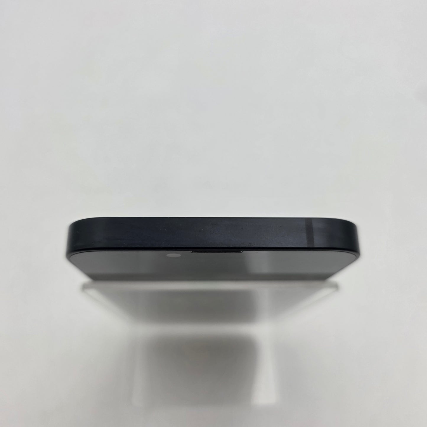 Unlocked Apple iPhone 16e 128GB 26.4.2 Black MD0D4LL/A