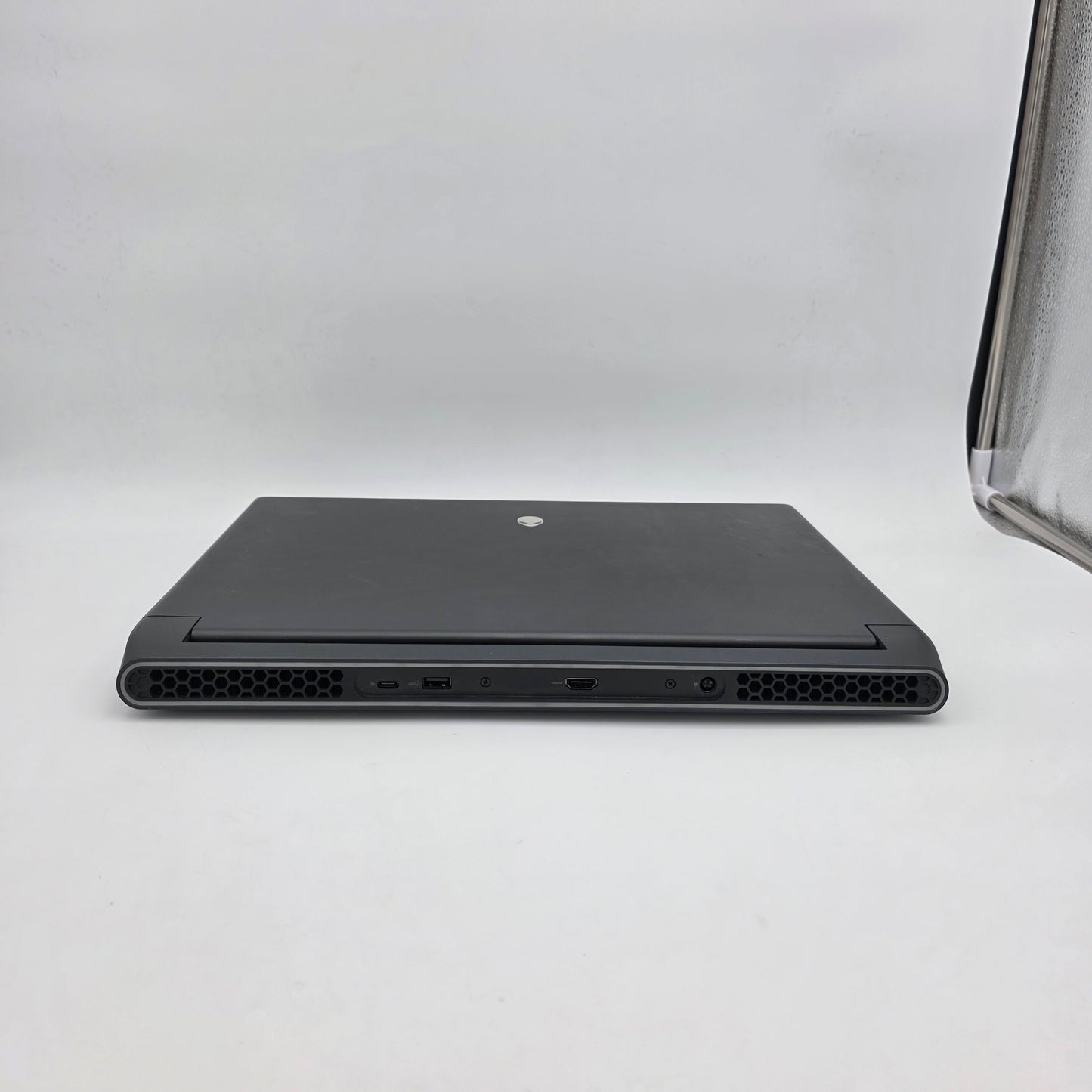 Alienware M17 R5 17.3" Ryzen 9 6900HX 64GB RAM 2TB SSD AMD Radeon RX 6850M XT