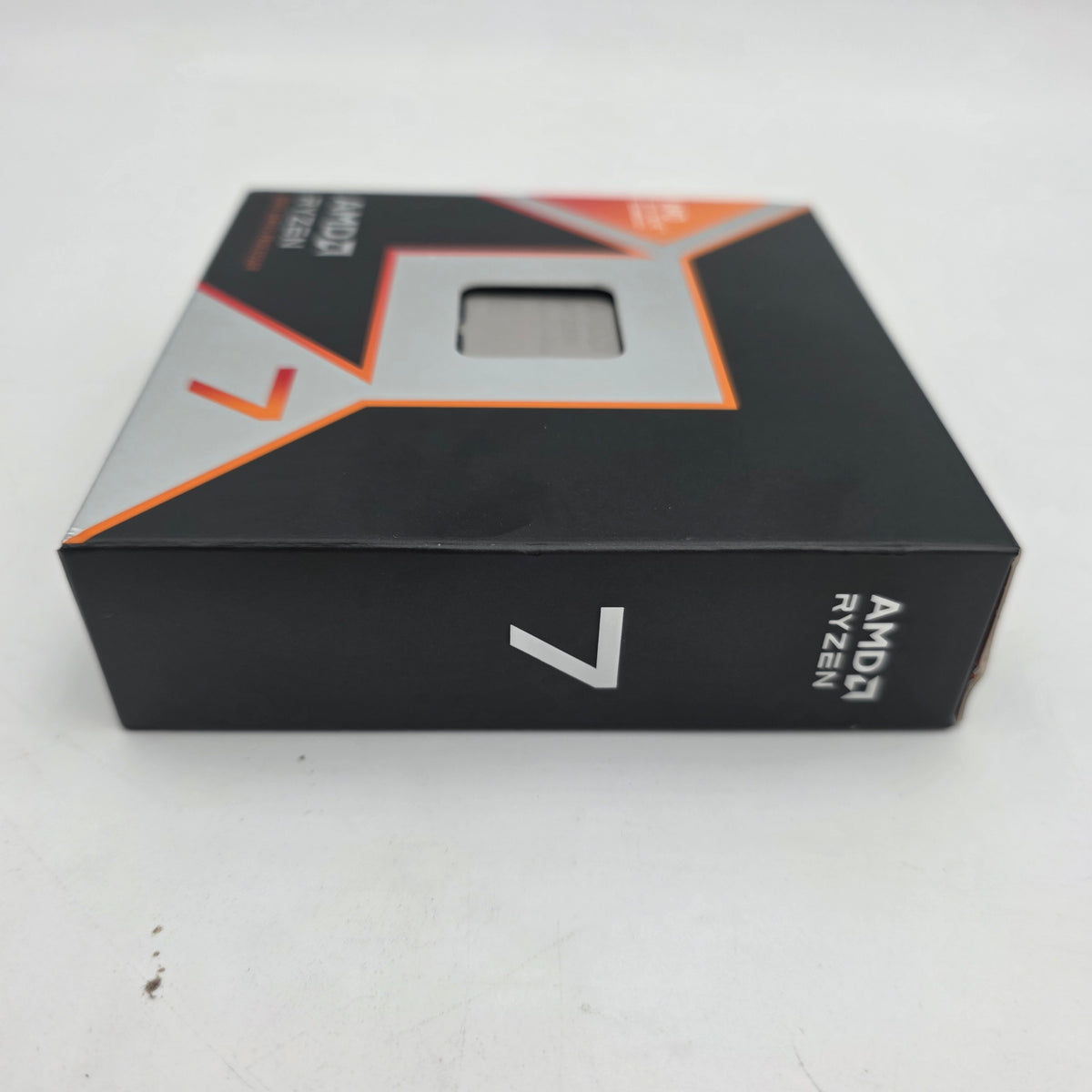 New AMD Ryzen 7 9800X3D 4.70GHz 8 Core 100-100001084W0F 16 Thread AM5