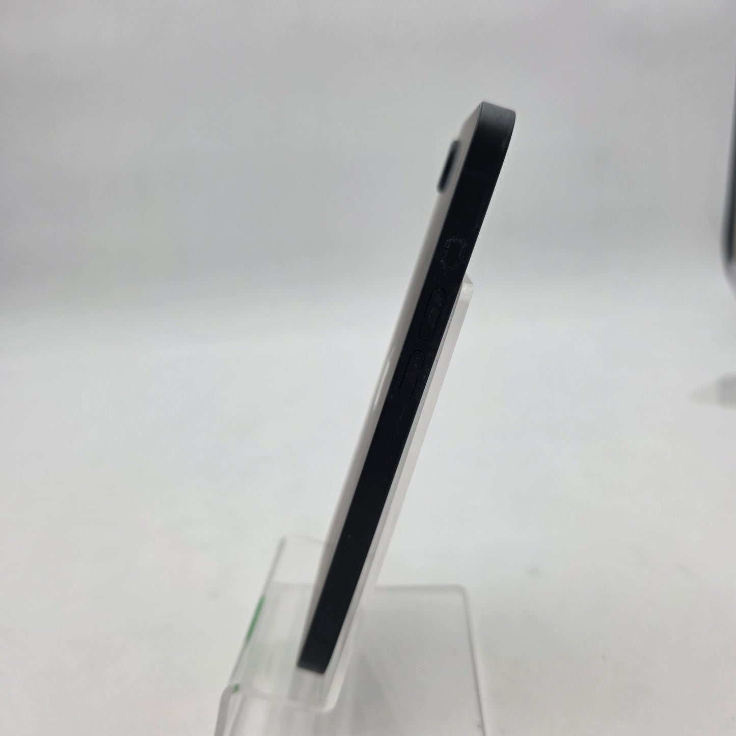 Unlocked Apple iPhone 16e 128GB 26.4.2 Black MD0D4LL/A