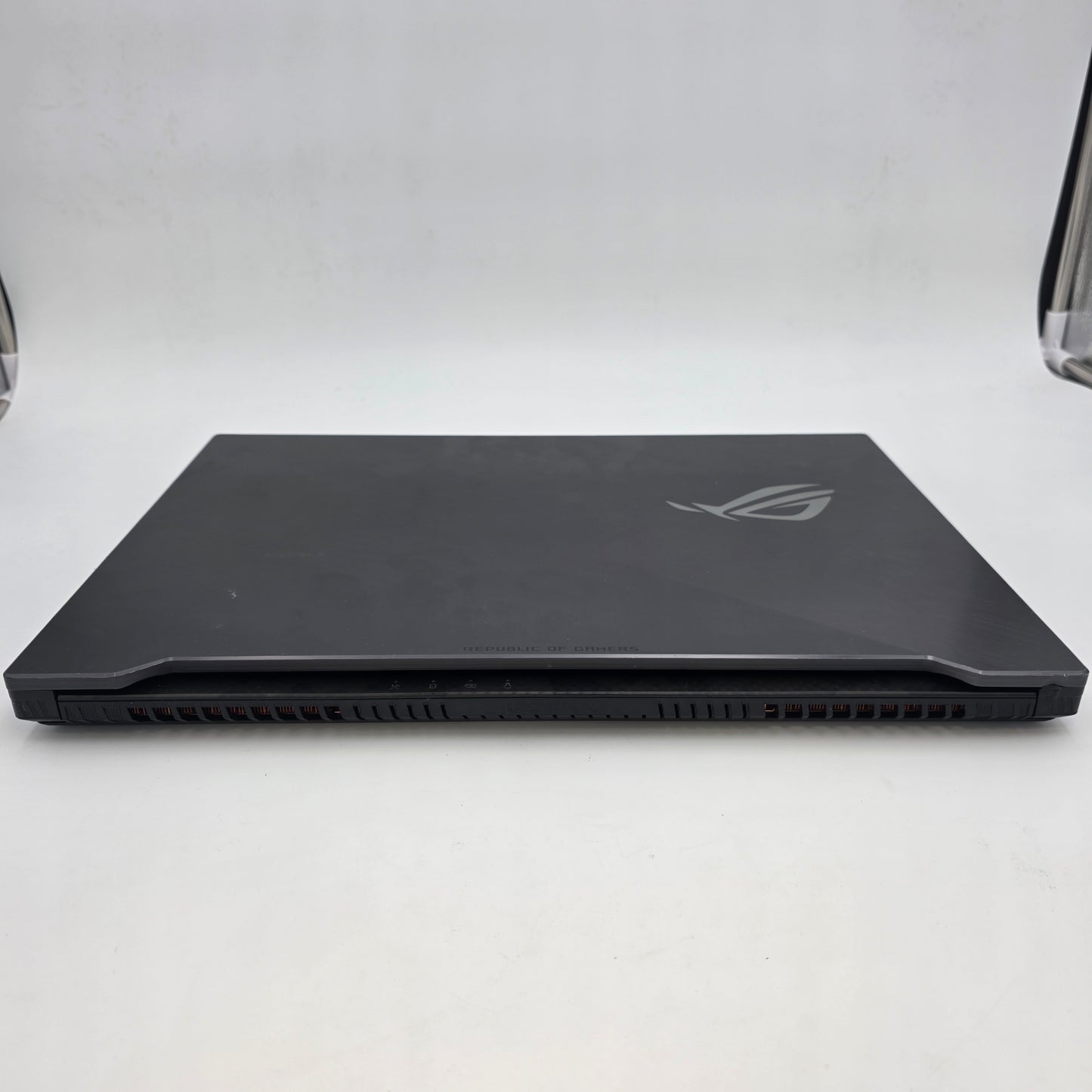 Asus ROG Strix Scar ii 17.3" Core i7-8750H 16GB RAM 1TB HDD 256GB SSD GTX 1060
